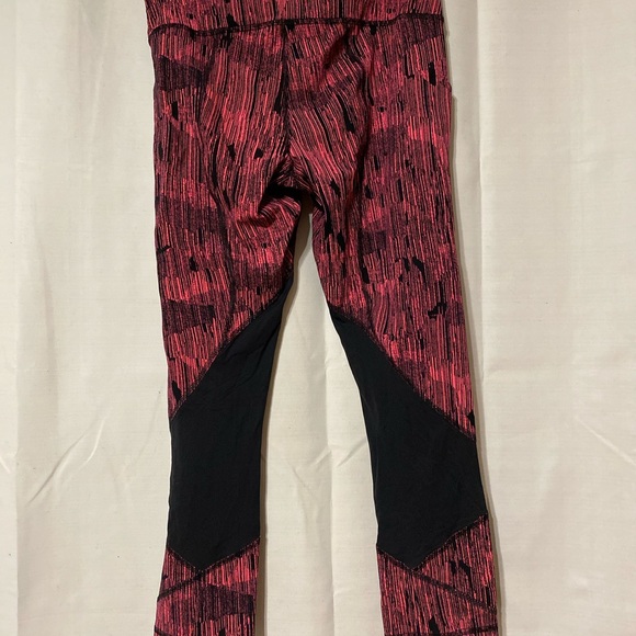 Lululemon capris - Picture 2 of 6
